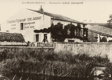 Photographie ancienne de l’auberge au bord de l’eau